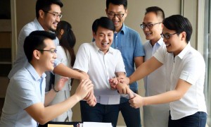 评论洪流中提取核心价值：站长资讯突围术